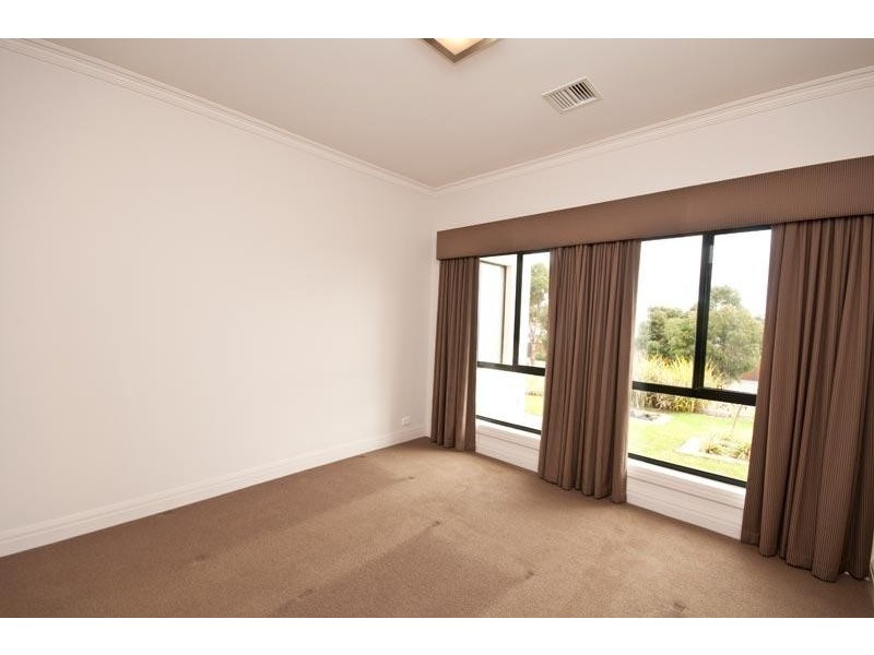 1 Evergreen Parade, Flagstaff Hill SA 5159