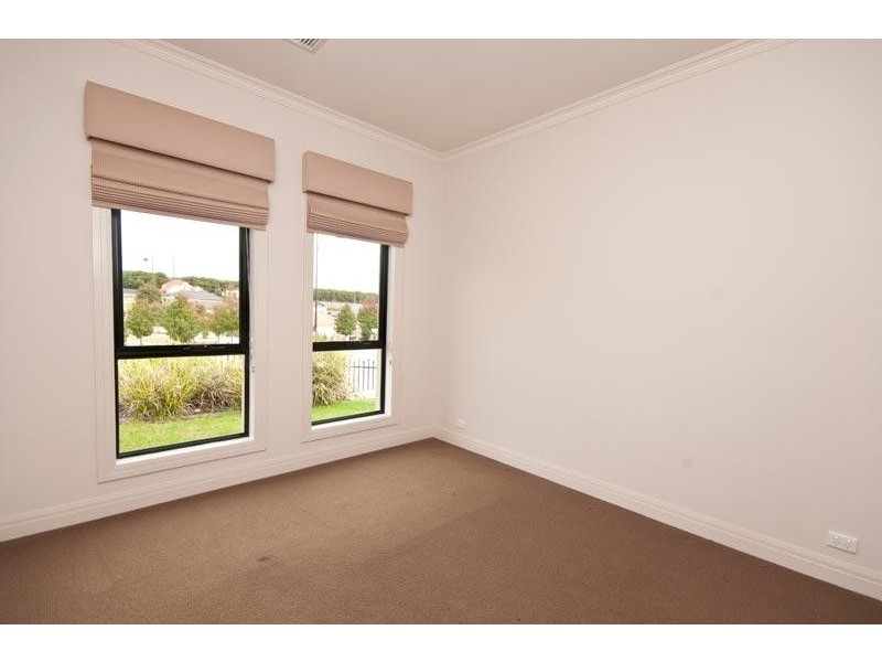 1 Evergreen Parade, Flagstaff Hill SA 5159