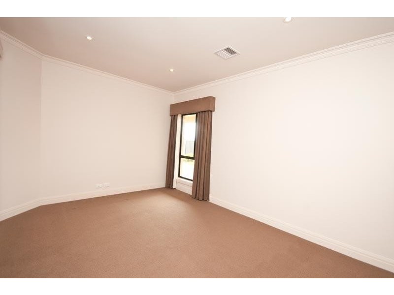 1 Evergreen Parade, Flagstaff Hill SA 5159