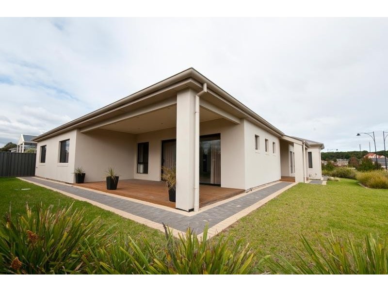 1 Evergreen Parade, Flagstaff Hill SA 5159