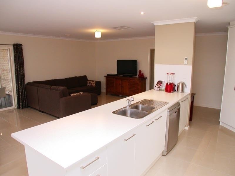 17 Charlson Rise, Happy Valley SA 5159