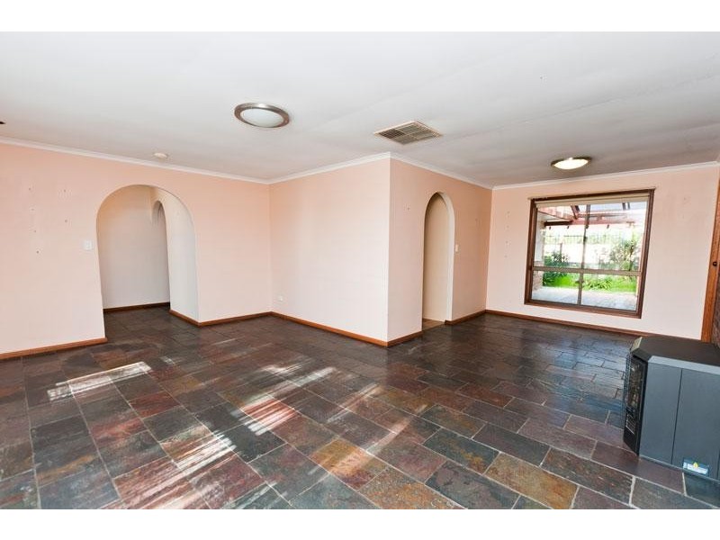 17 Maple Avenue, Aberfoyle Park SA 5159