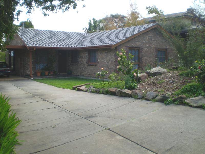 11 HORSESHOE DRIVE, Aberfoyle Park SA 5159