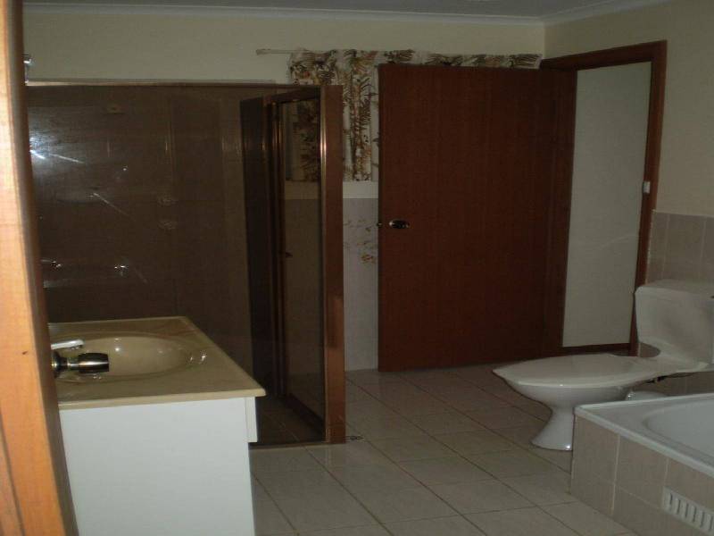 11 HORSESHOE DRIVE, Aberfoyle Park SA 5159