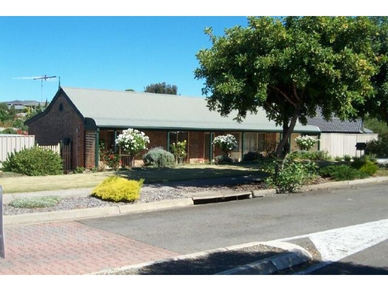 4 Bathbank Cr, Sheidow Park SA 5158