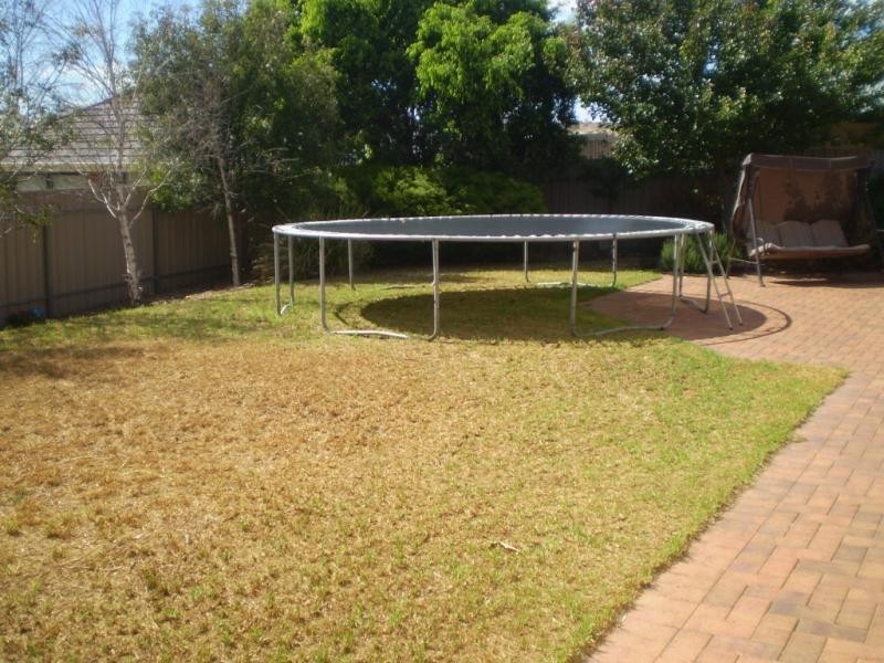 4 Chivers St, Hallett Cove SA 5158