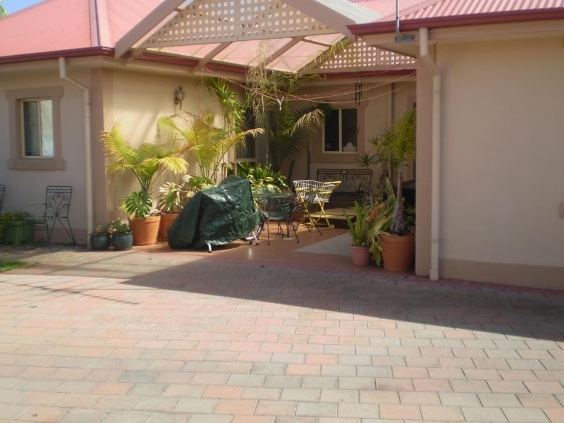 2 Gilmore Rd, Henley Beach South SA 5022