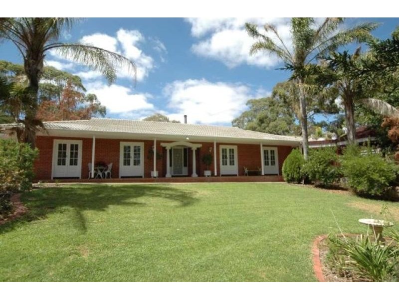 106 Oakridge Rd, Aberfoyle Park SA 5159