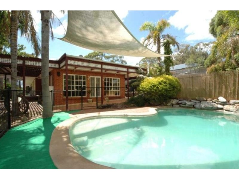 106 Oakridge Rd, Aberfoyle Park SA 5159