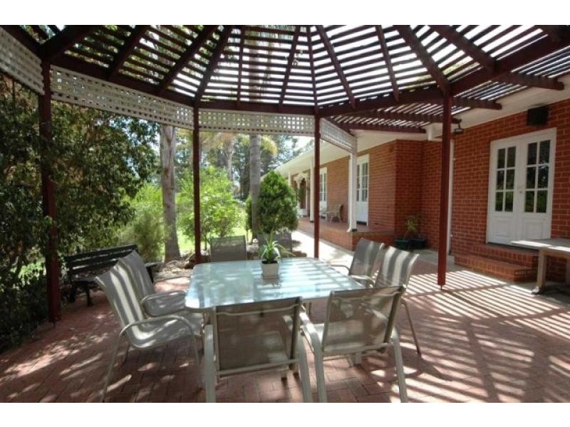 106 Oakridge Rd, Aberfoyle Park SA 5159