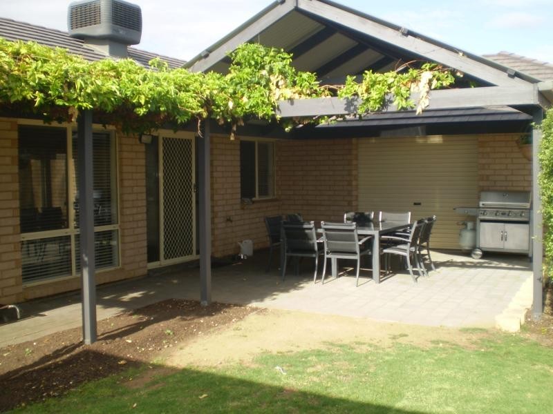 8 Mowbray Terrace, Happy Valley SA 5159