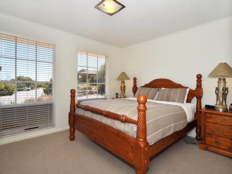 35 Serenade Crescent, Aberfoyle Park SA 5159