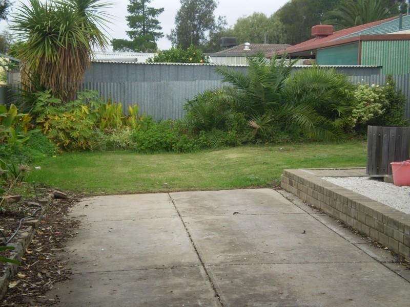 5 Robert St, Reynella SA 5161