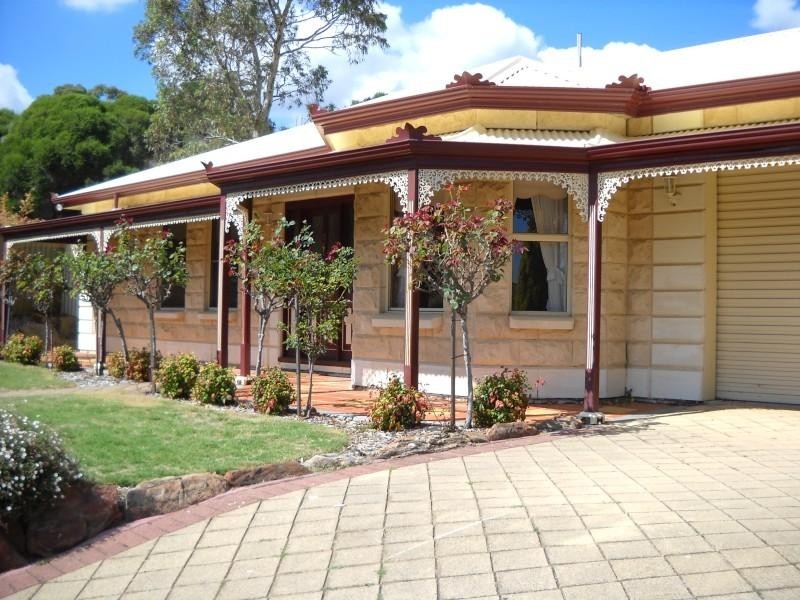 3 Huon Ct, Flagstaff Hill SA 5159