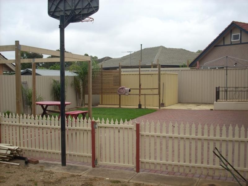 12 Avenida Street, Campbelltown SA 5074