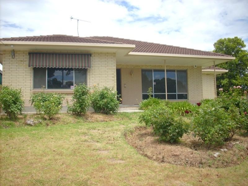 8 Medway Crescent, Rostrevor SA 5073