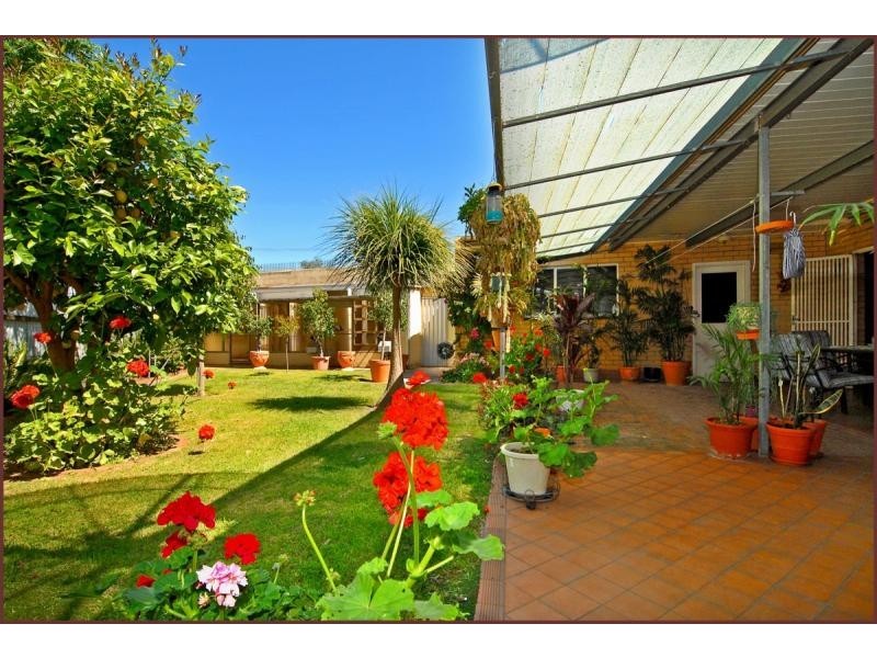 2 Denmead Avenue, Campbelltown SA 5074