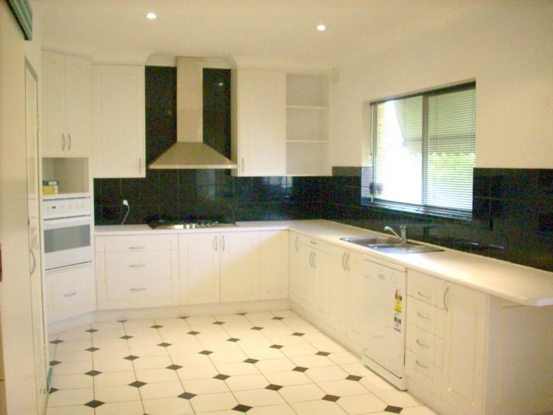 8 Medway Crescent, Rostrevor SA 5073