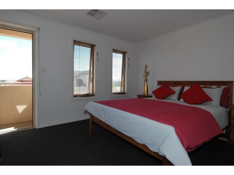 8 Pike Avenue, Mawson Lakes SA 5095