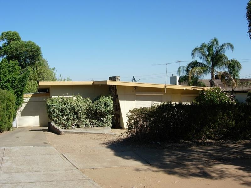 9 AMBER AVENUE, Clearview SA 5085