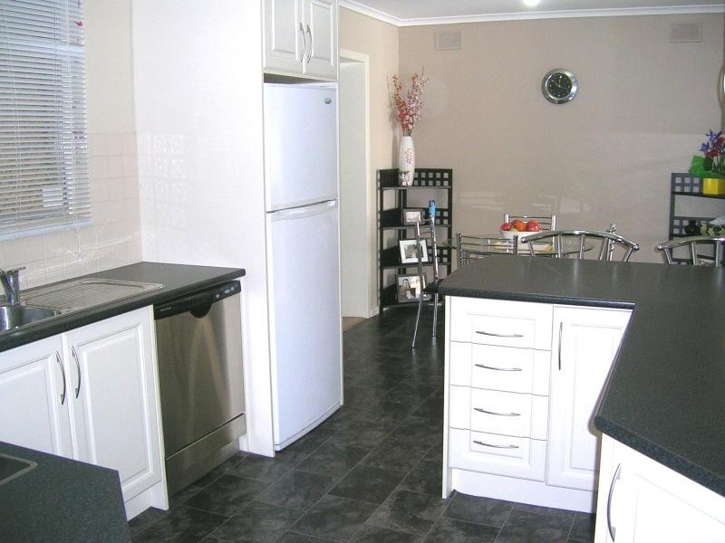 18 UNDERBANK GROVE, Hackham West SA 5163