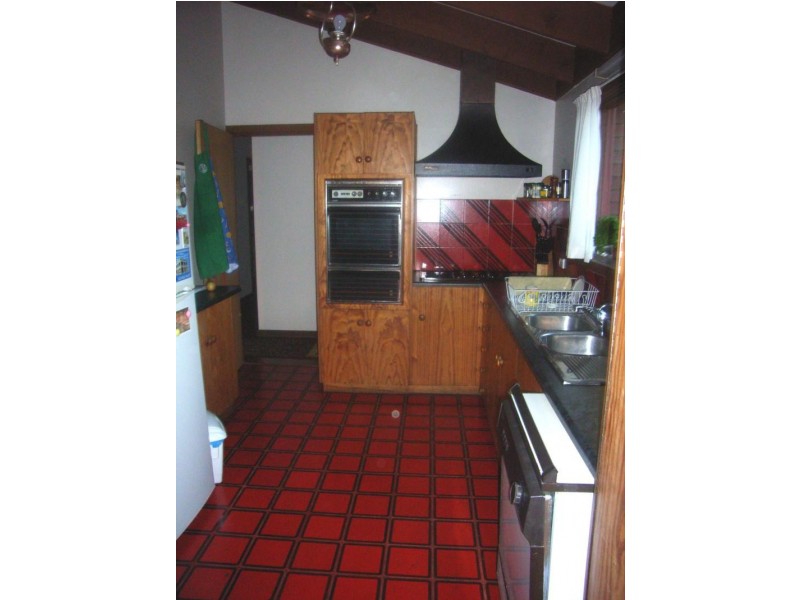 24 Peera Street, Hallett Cove SA 5158