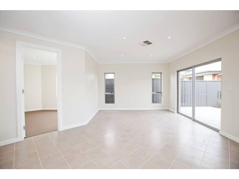 37 Thorne Crescent, Mitchell Park SA 5043