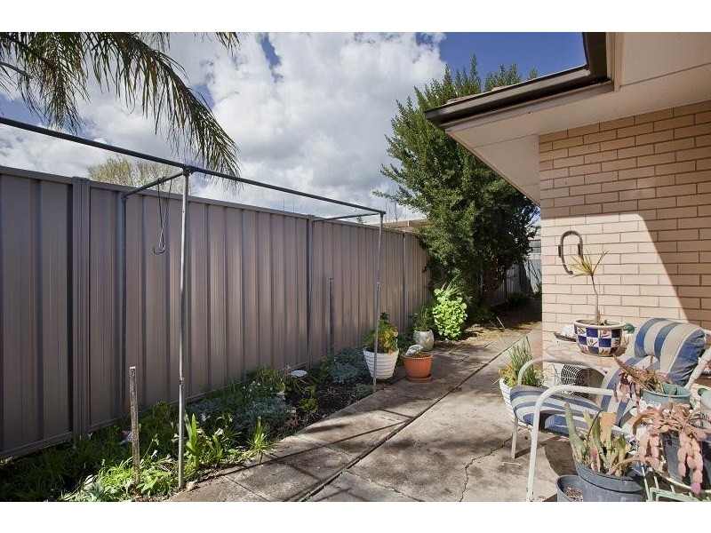 5 .25 Sturt Road, Brighton SA 5048