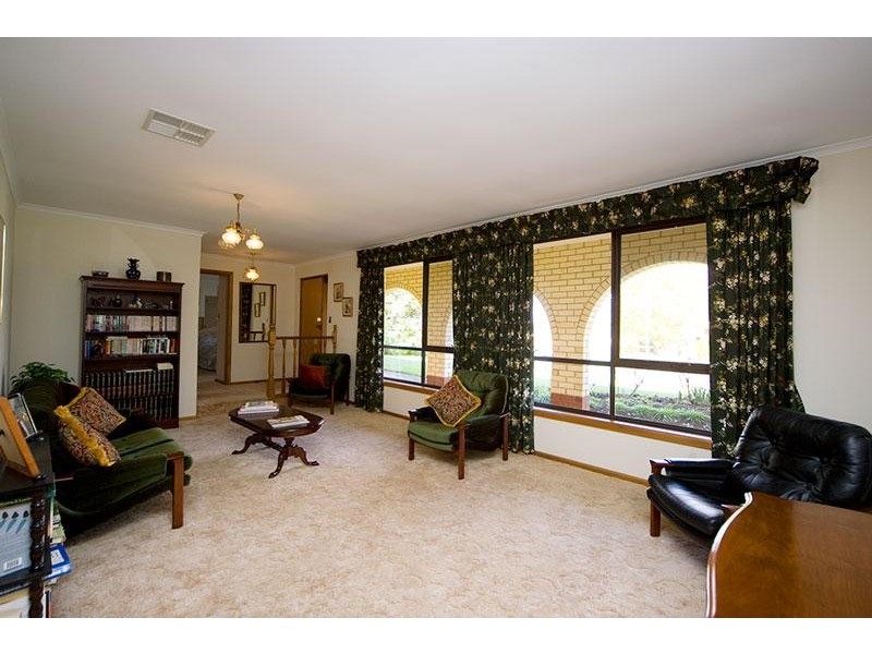 14 Robertson Crescent, Redwood Park SA 5097