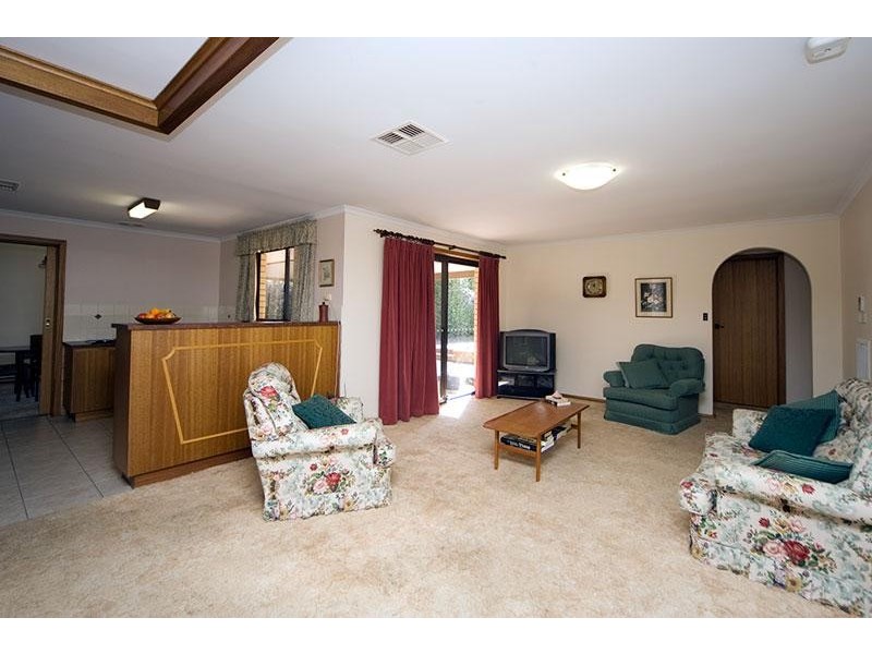 14 Robertson Crescent, Redwood Park SA 5097