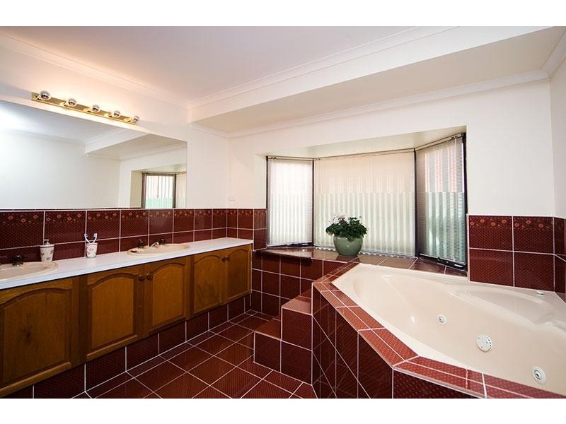 14 Robertson Crescent, Redwood Park SA 5097