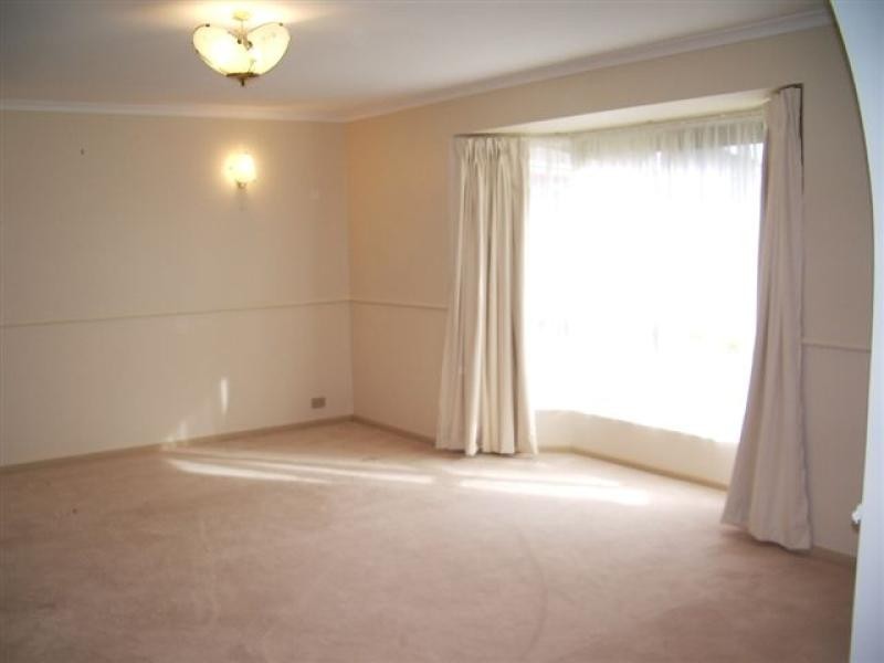 10 LA SALLE COURT, Happy Valley SA 5159