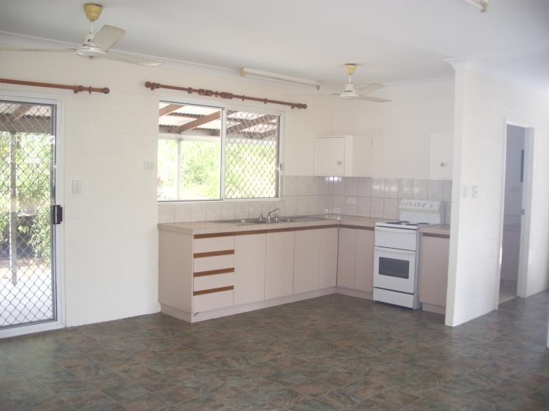 8 SHEARWATER DRIVE, Bakewell NT 0832