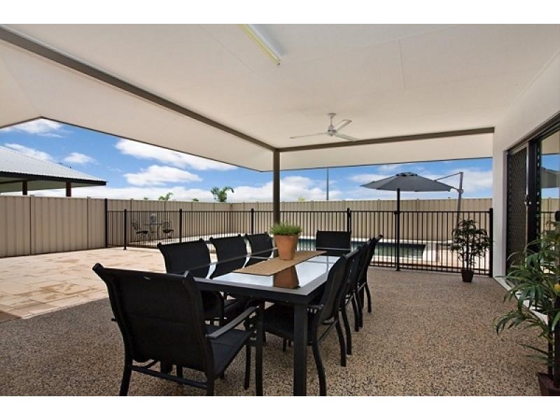 18 Richards Cres, Rosebery NT 0832