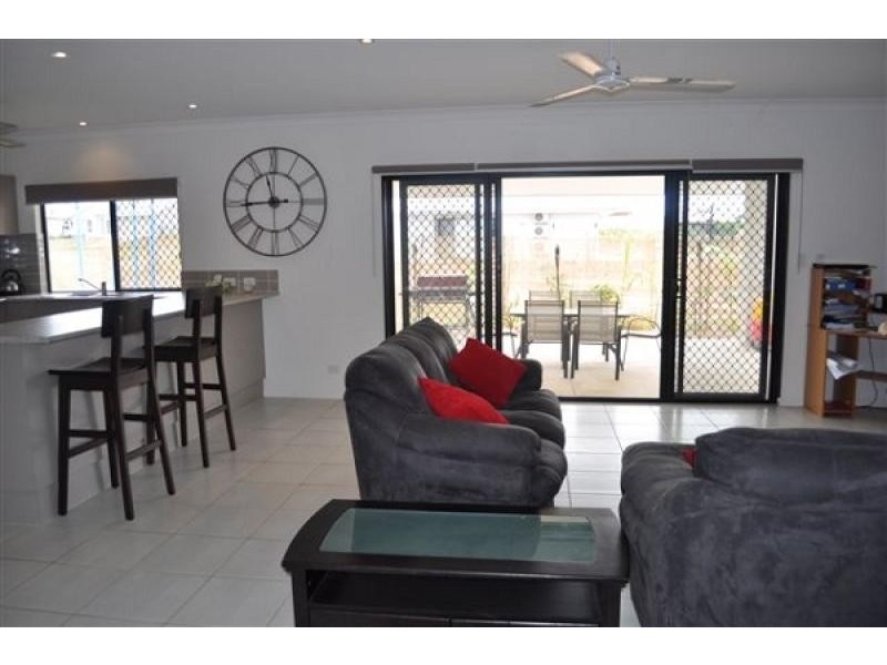 8 Deane Crescent, Rosebery NT 0832