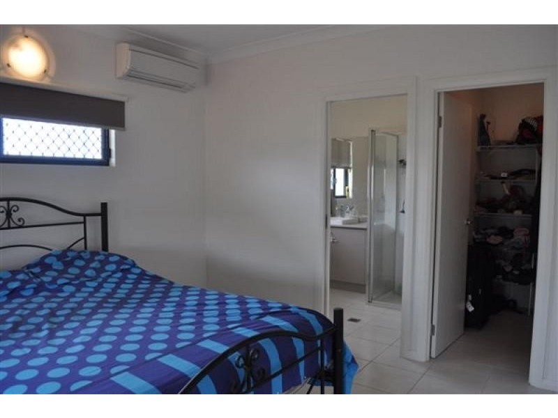 8 Deane Crescent, Rosebery NT 0832