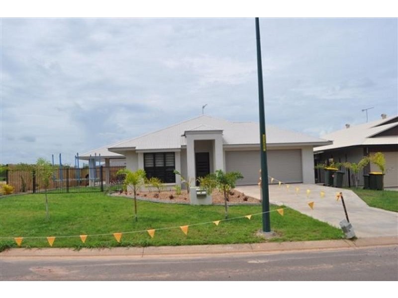 8 Deane Crescent, Rosebery NT 0832