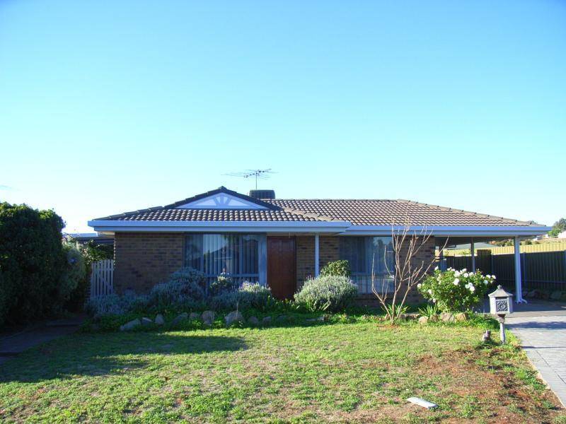 4 SMART COURT, Evanston Park SA 5116