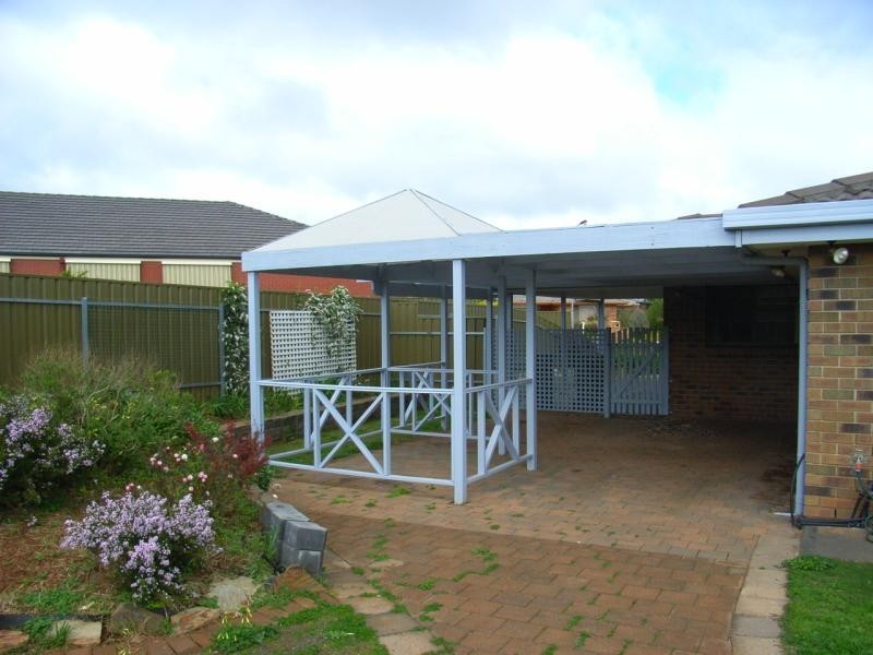 4 SMART COURT, Evanston Park SA 5116