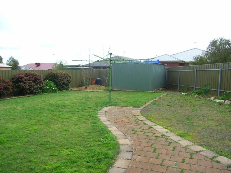 4 SMART COURT, Evanston Park SA 5116