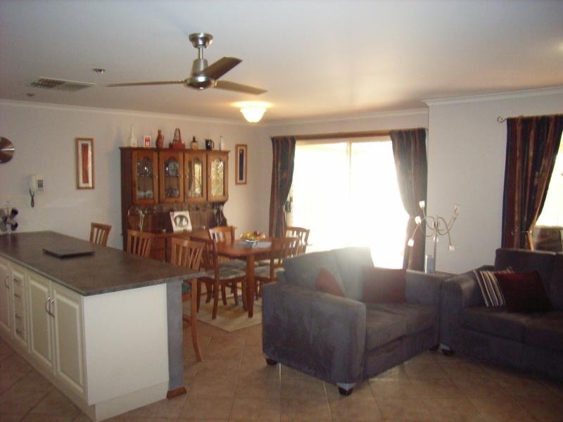 4 OAKLANDS CIRCUIT, Hewett SA 5118