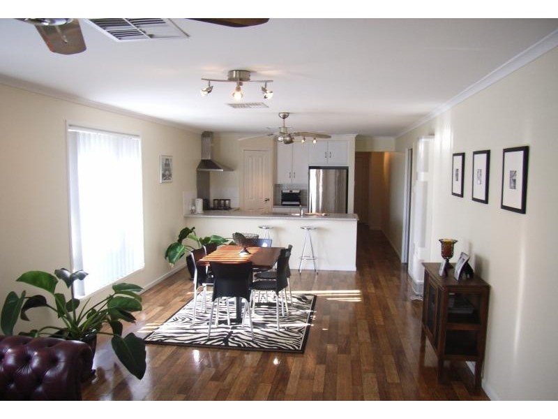 8 MCKINLAY SQUARE, Hewett SA 5118