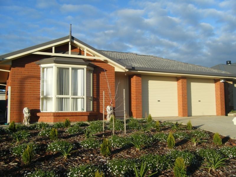 5 Burke Parade, Hewett SA 5118