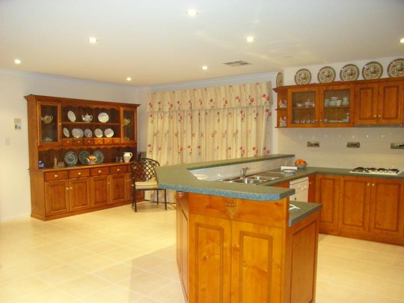 5 Burke Parade, Hewett SA 5118