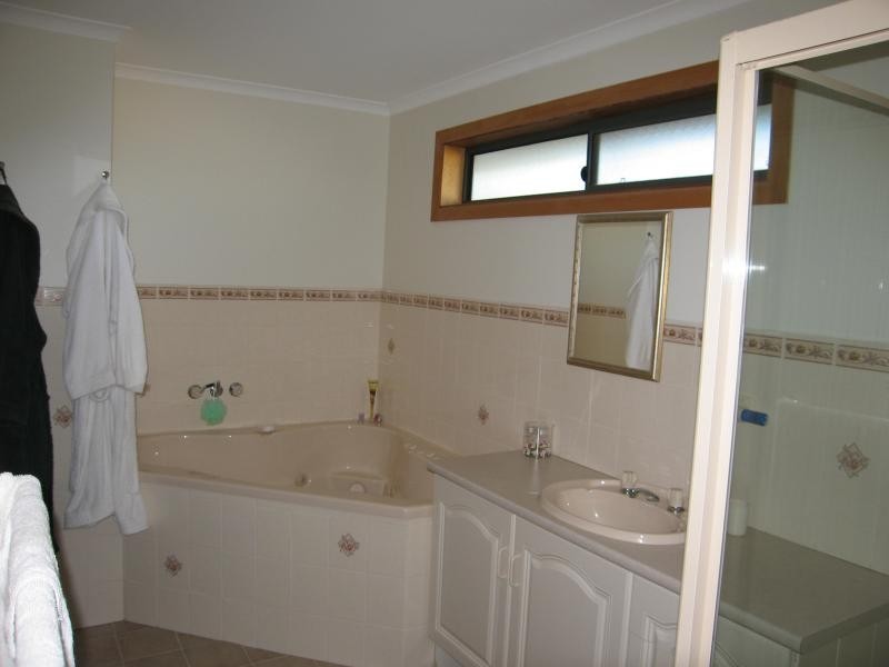 4 Baron Court, Greenock SA 5360