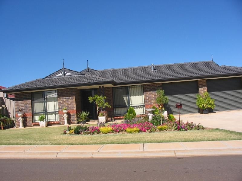 14 Toner Crescent, Evanston Park SA 5116
