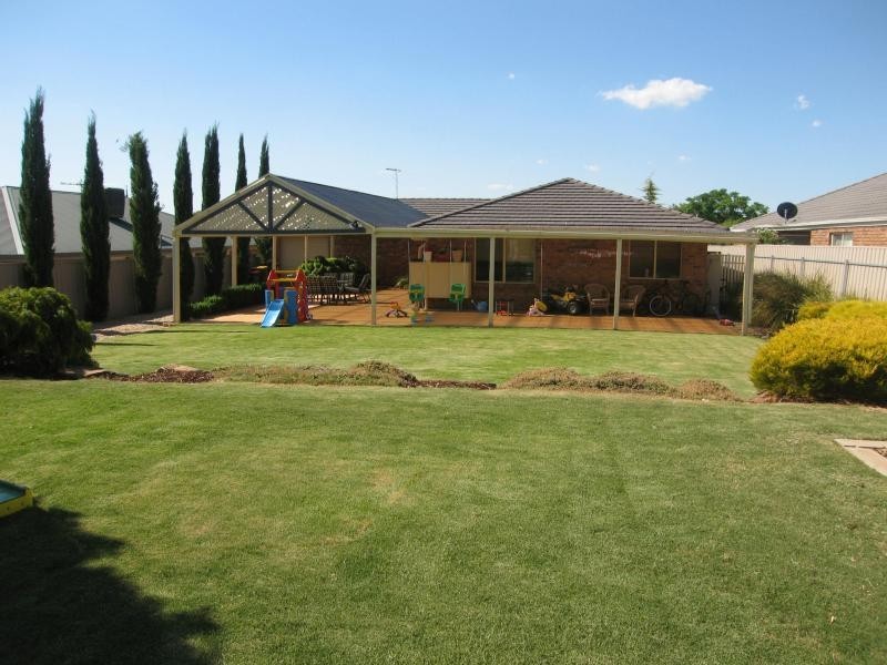 4 Gerlach Grove, Evanston Park SA 5116