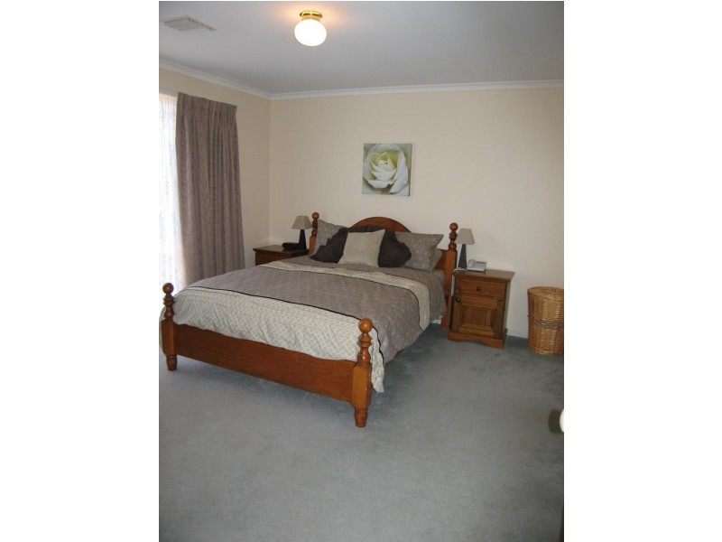 4 Gerlach Grove, Evanston Park SA 5116