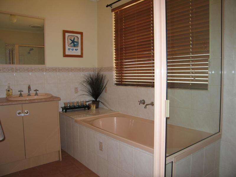 4 Gerlach Grove, Evanston Park SA 5116