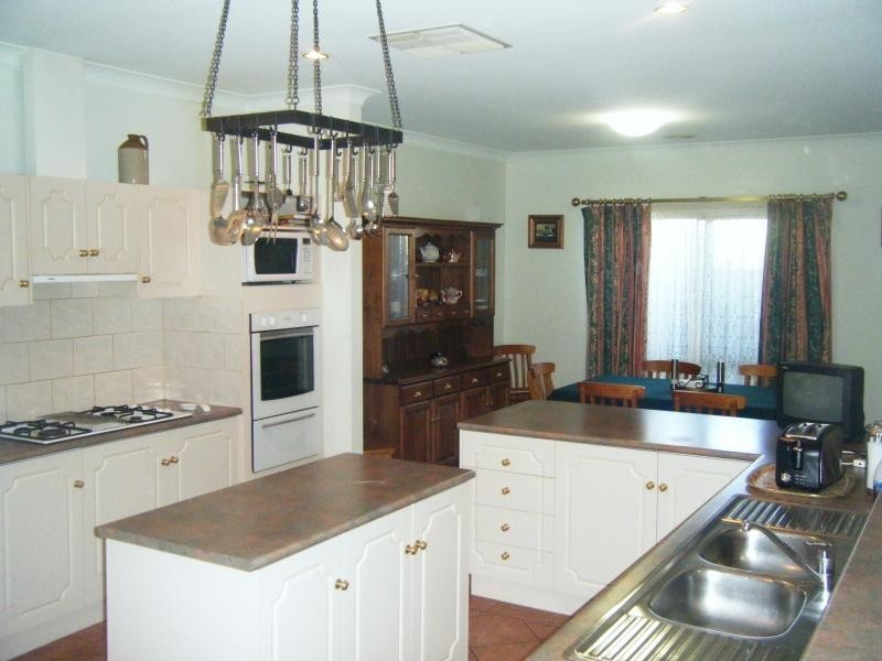 5 Thiele Crescent, Evanston Park SA 5116